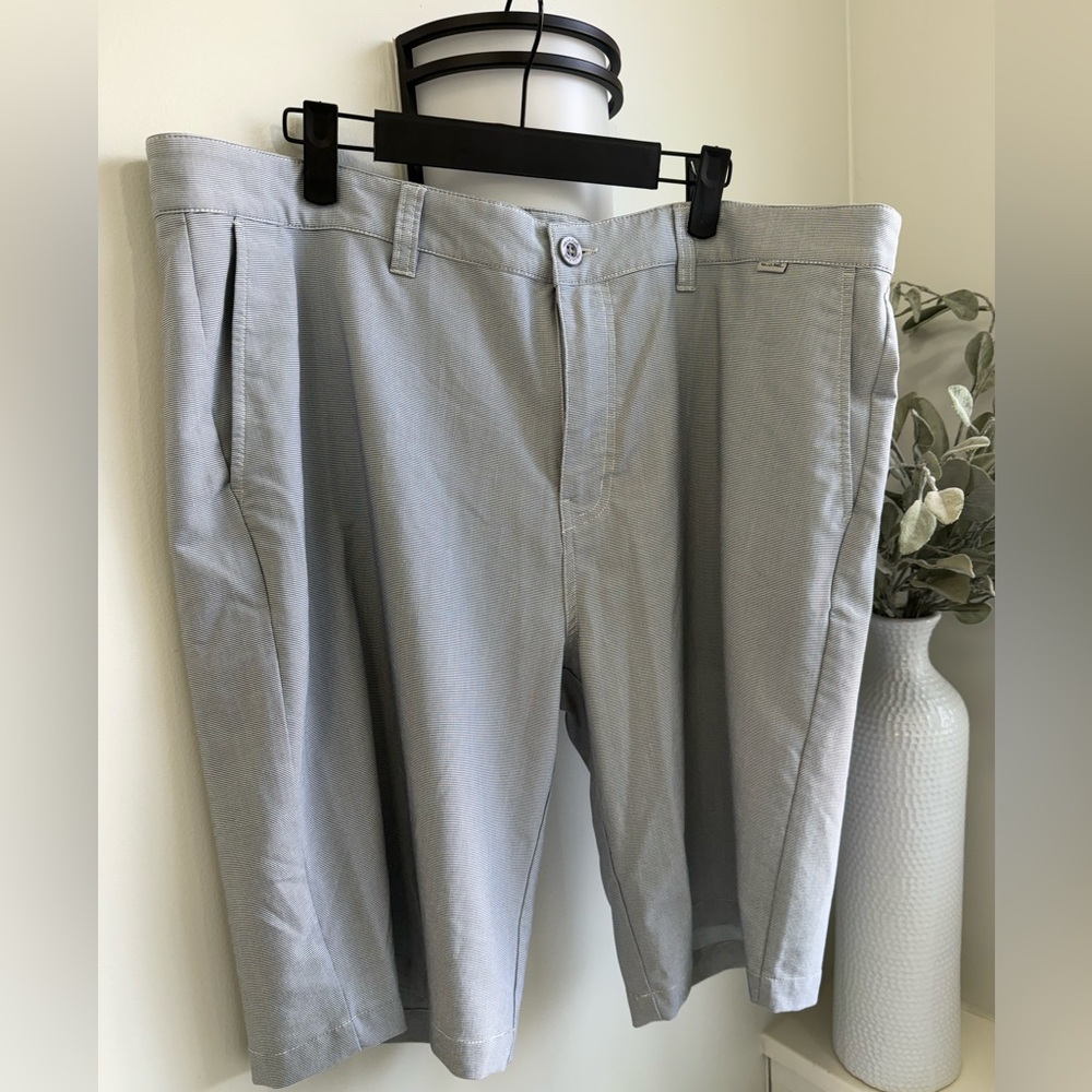 Travis Mathew Men's Gray Flat Front Chino Shorts Golf‎ Club Attire size 40